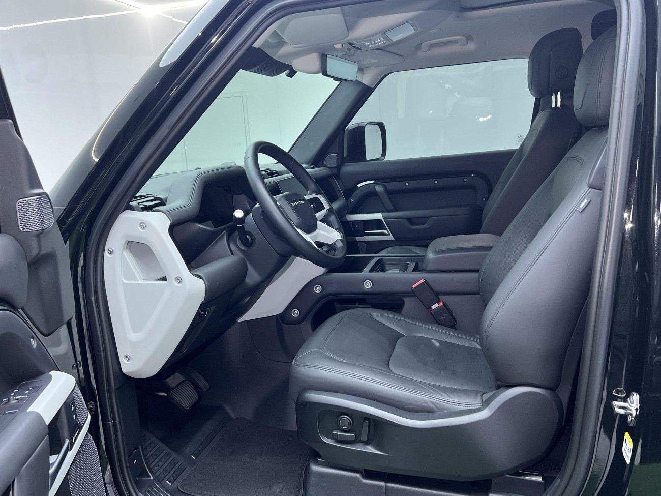 Land Rover Defender 2023