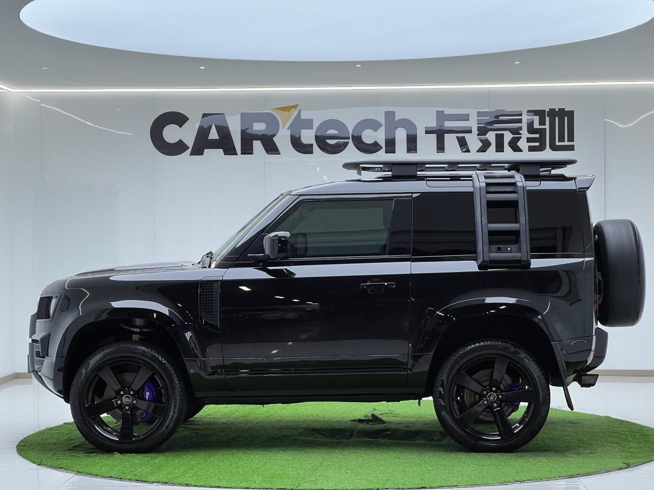 Land Rover Defender 2023