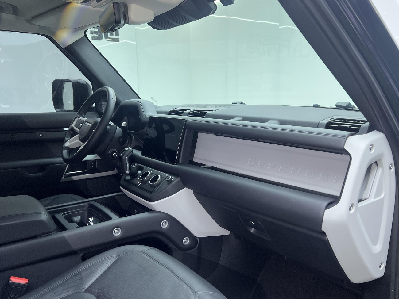 Land Rover Defender 2023