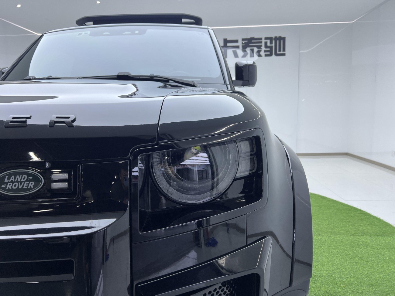 Land Rover Defender 2023