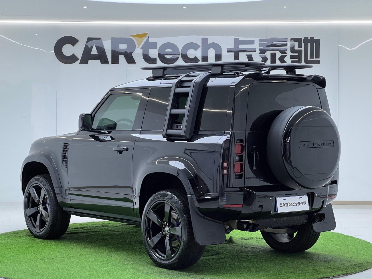 Land Rover Defender 2023