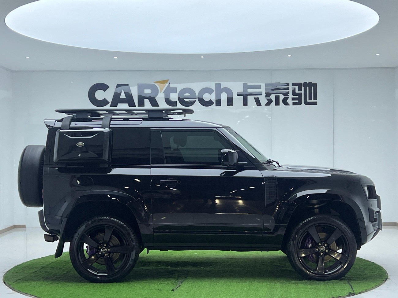 Land Rover Defender 2023