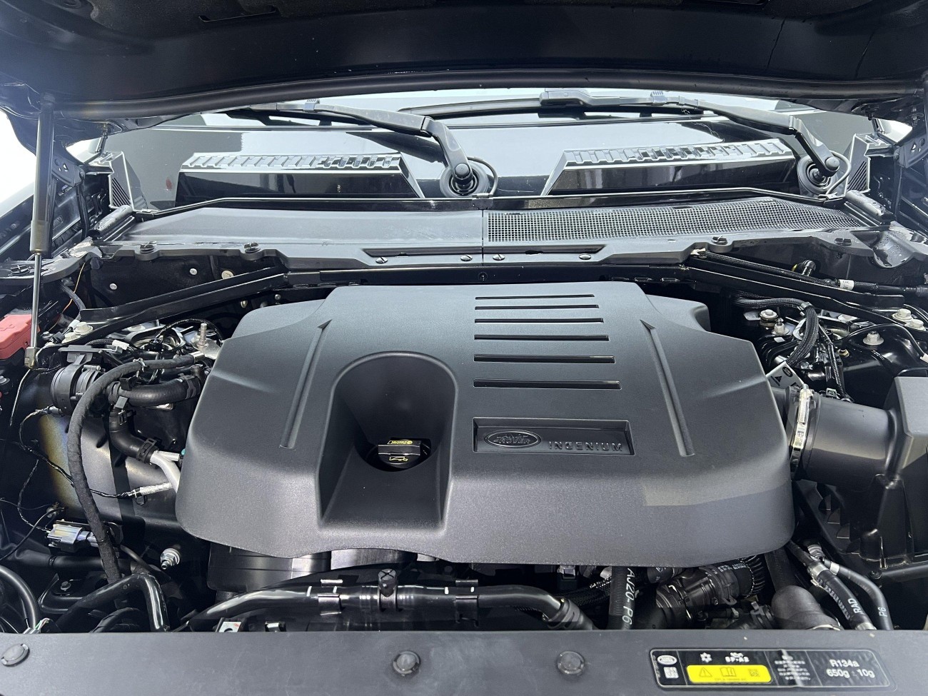 Land Rover Defender 2023