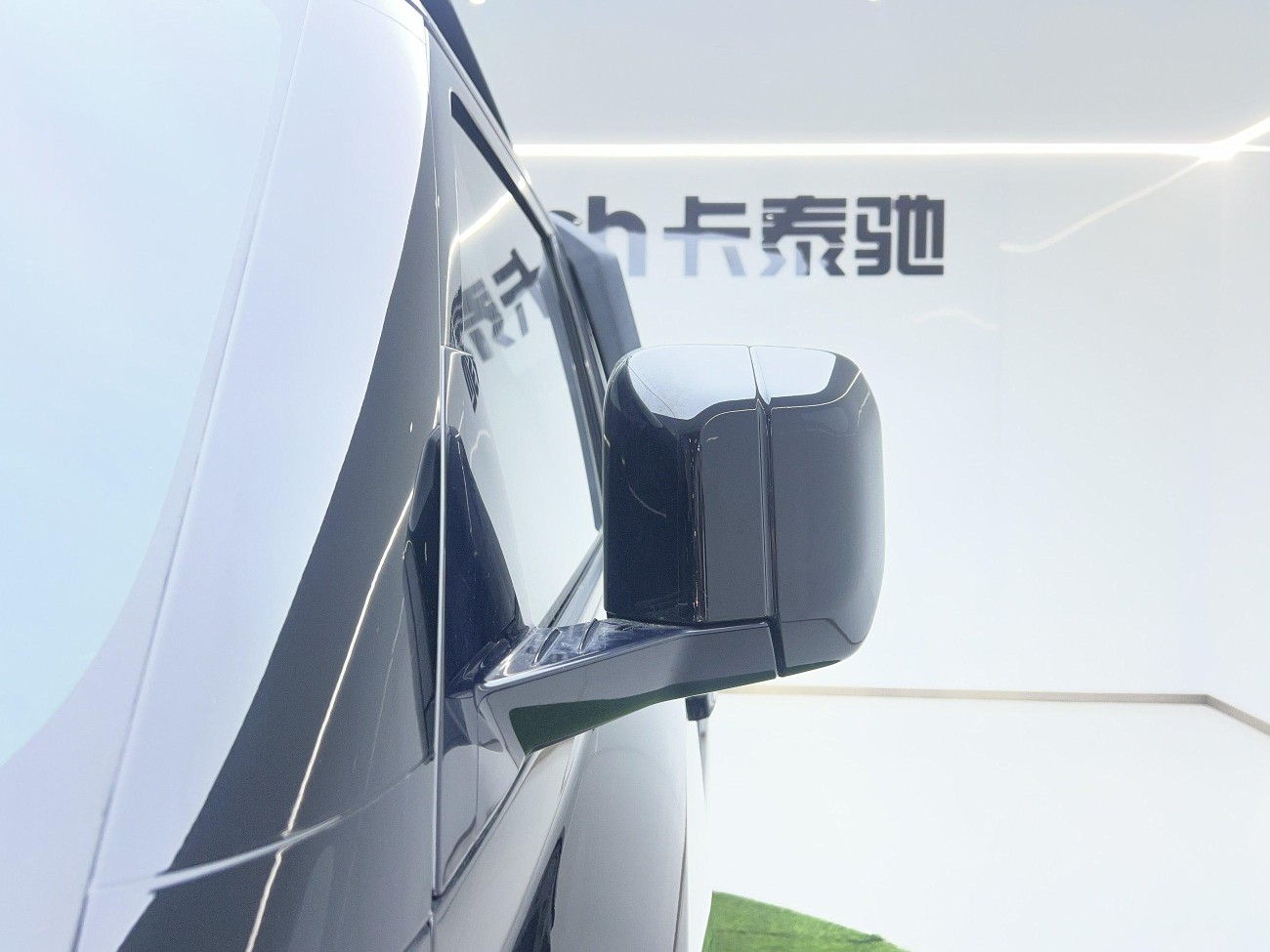 Land Rover Defender 2023