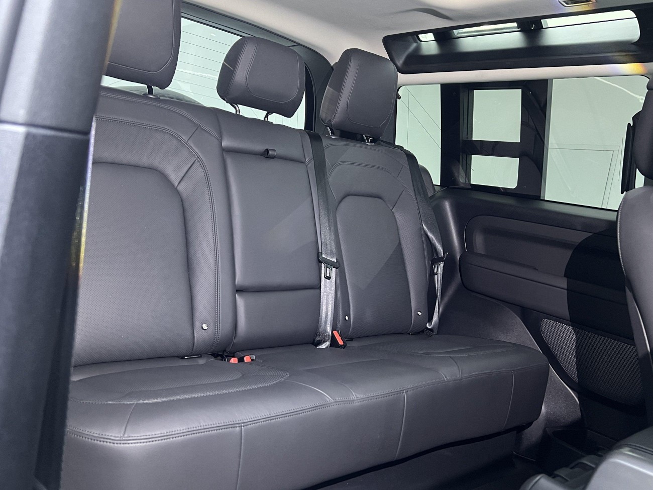 Land Rover Defender 2023