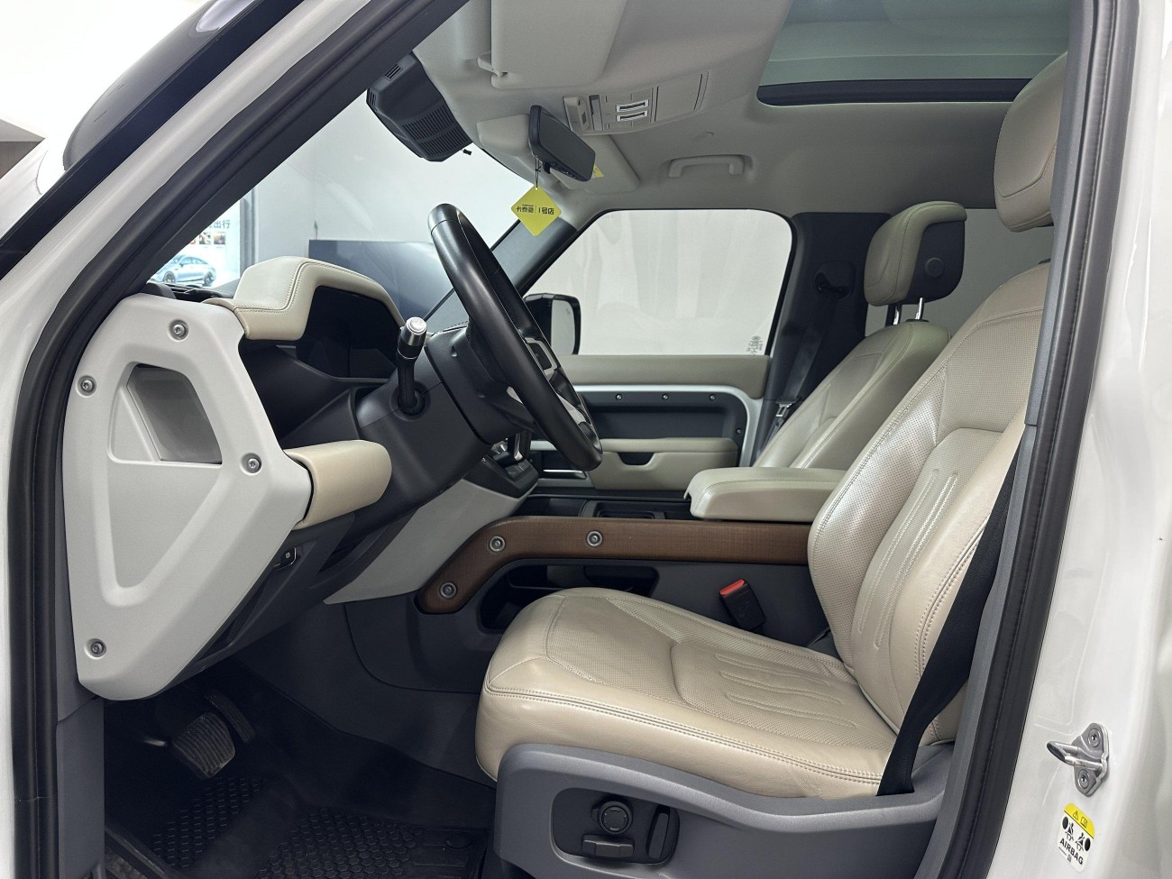Land Rover Defender 2021