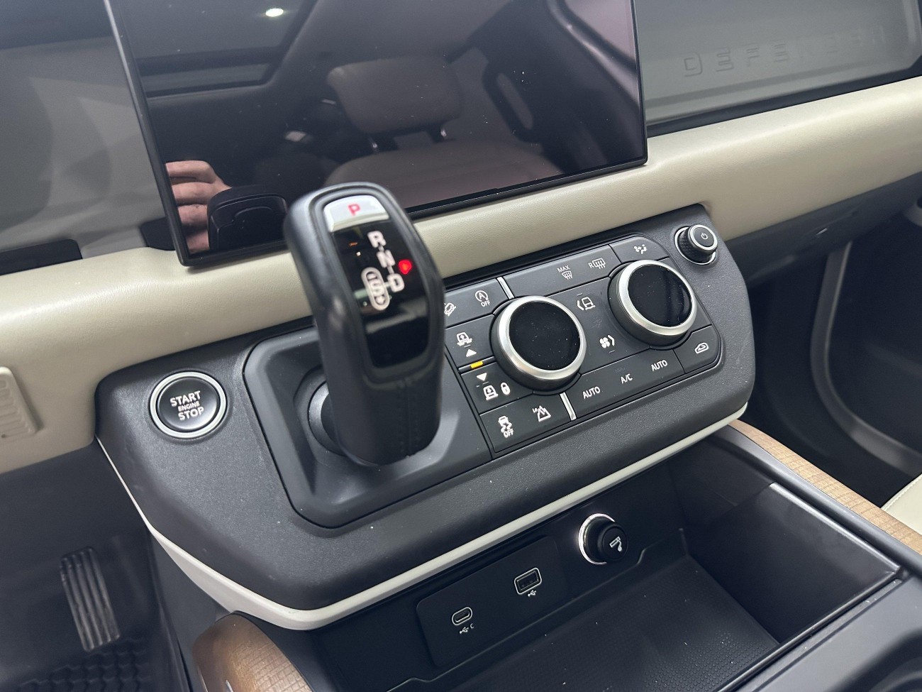 Land Rover Defender 2021