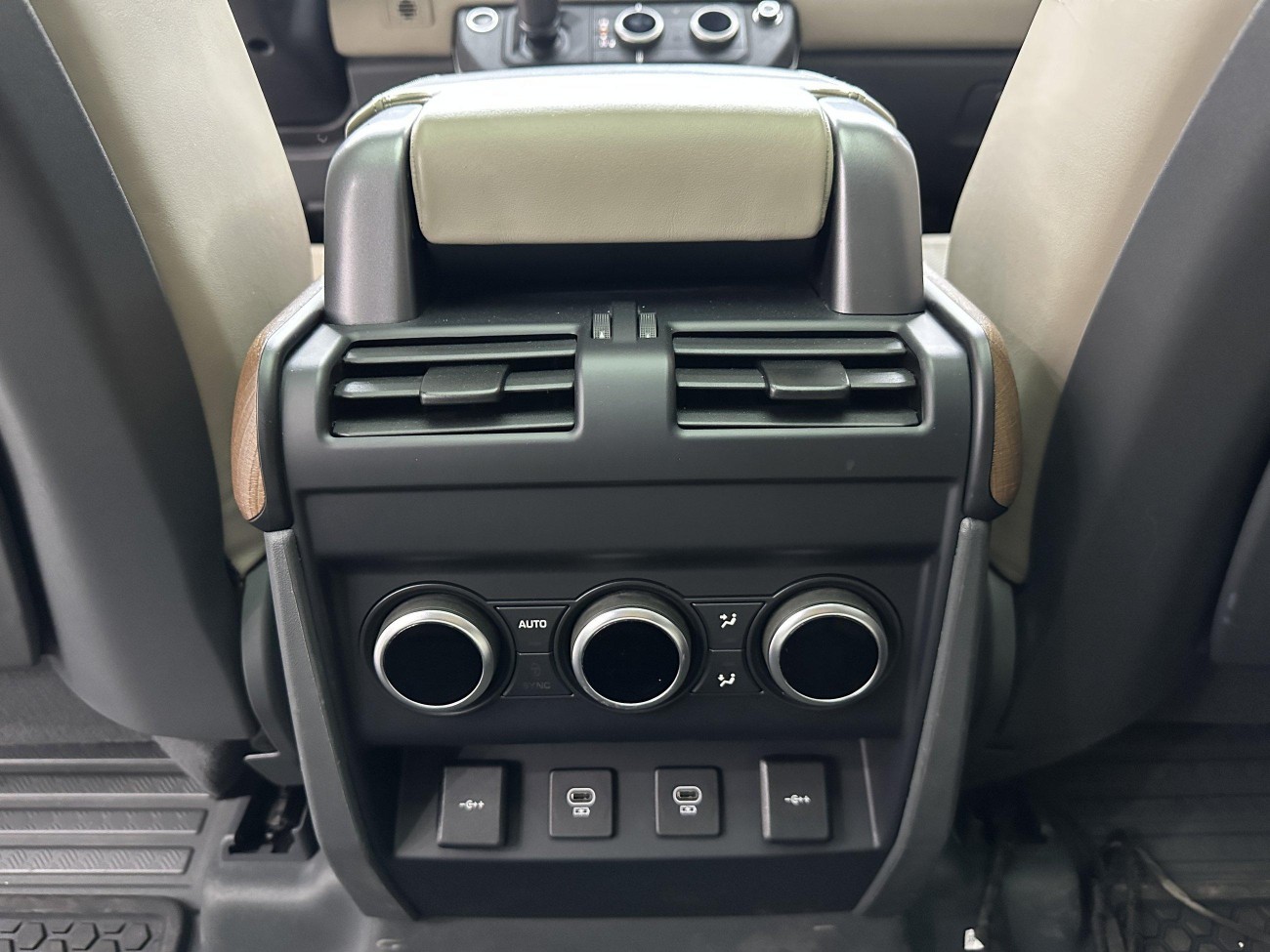 Land Rover Defender 2021
