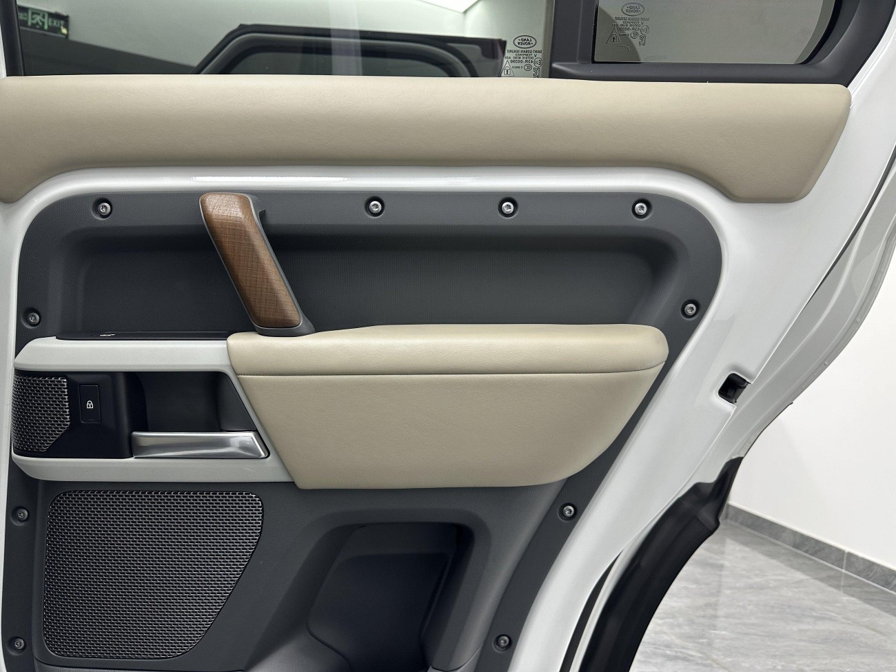 Land Rover Defender 2021