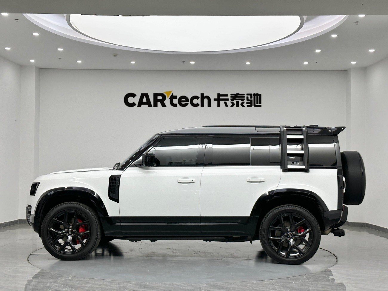 Land Rover Defender 2021