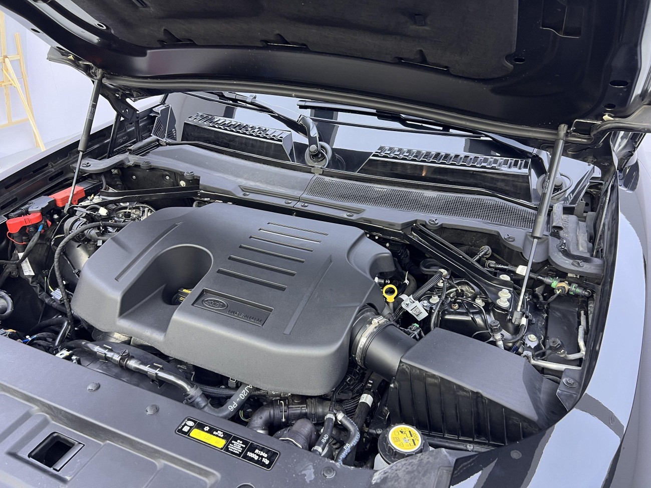 Land Rover Defender 2024