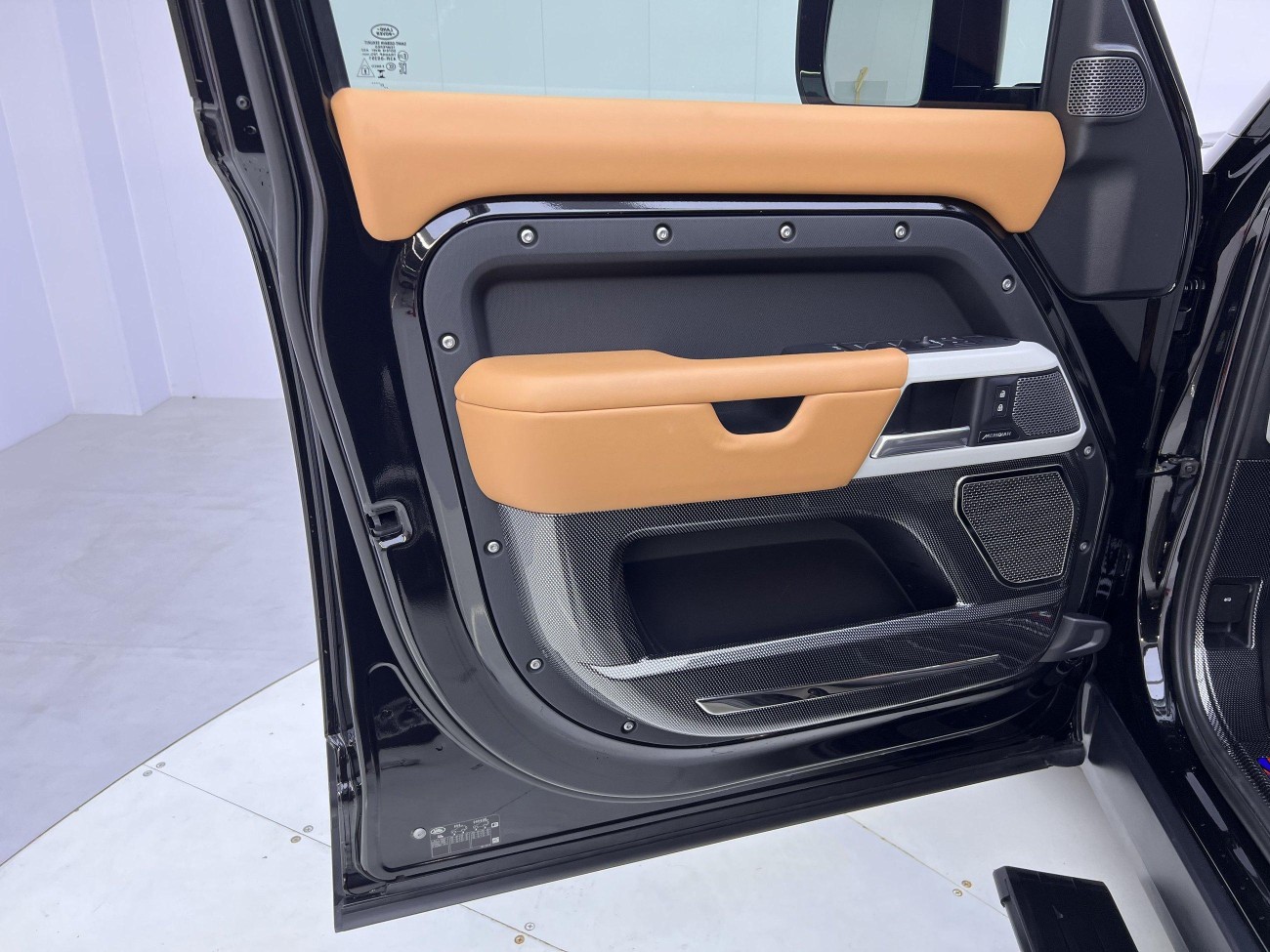 Land Rover Defender 2024