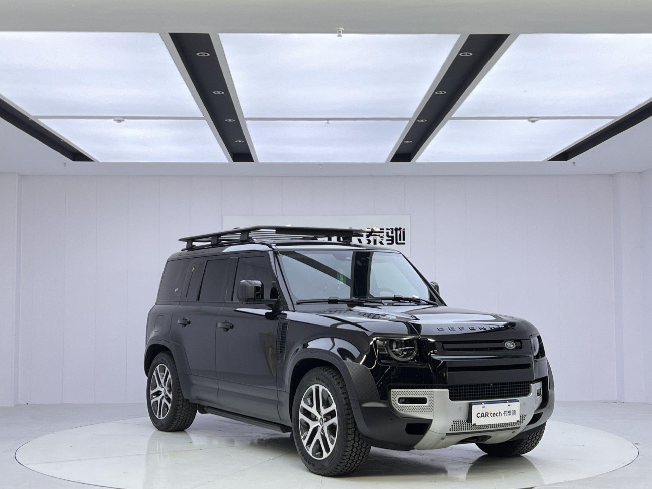Land Rover Defender 2024
