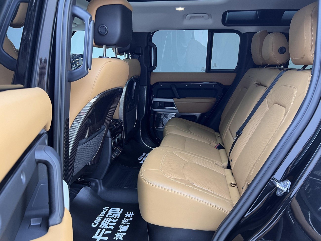 Land Rover Defender 2024