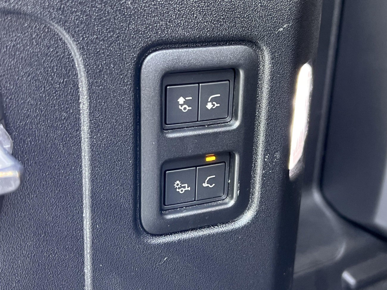 Land Rover Defender 2024