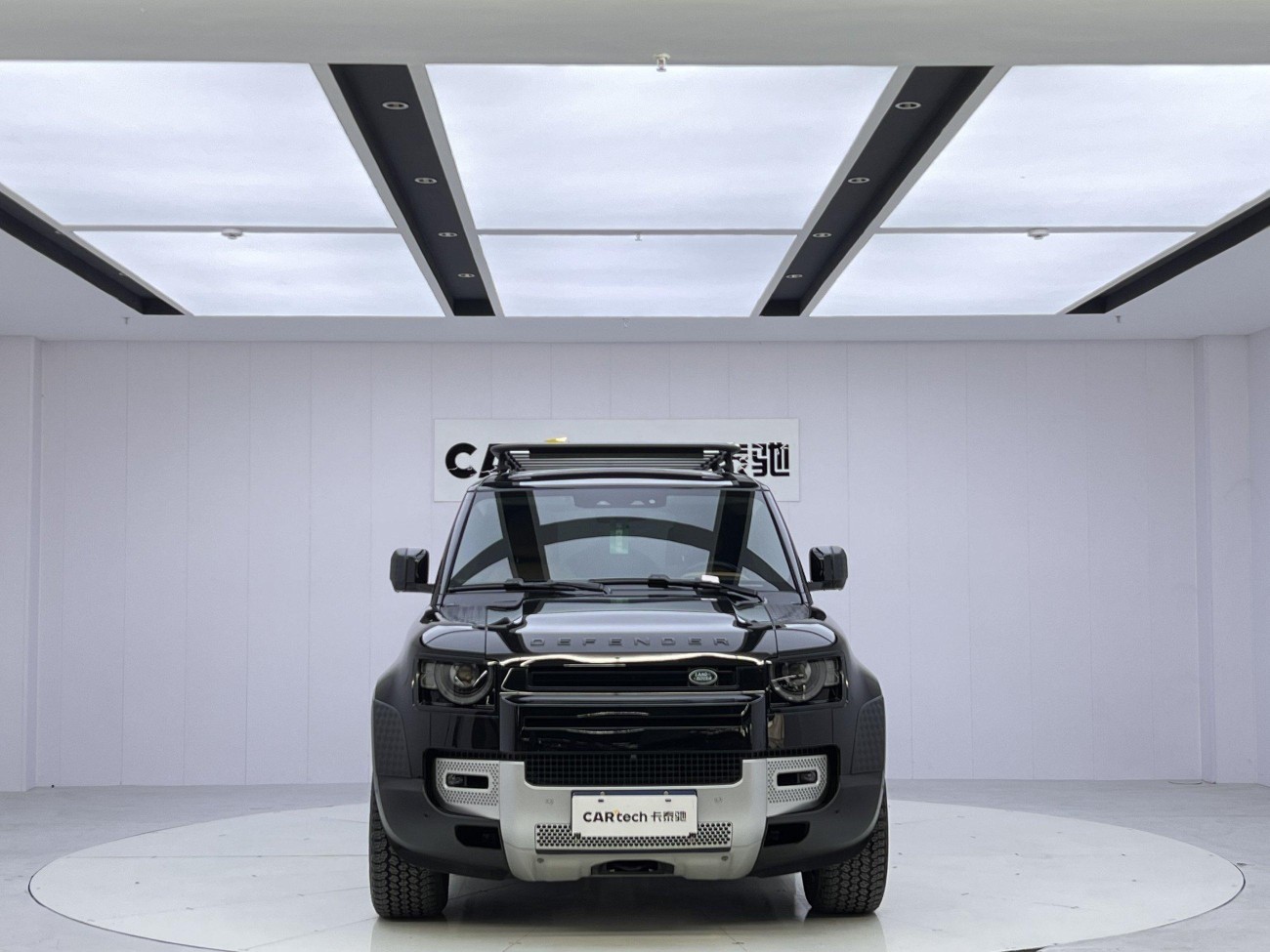Land Rover Defender 2024