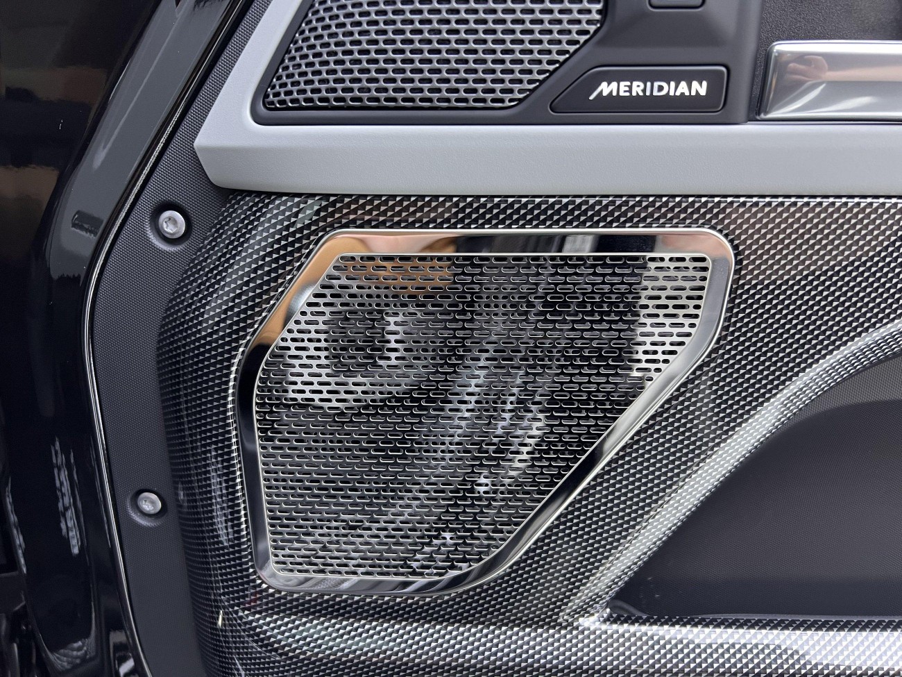 Land Rover Defender 2024