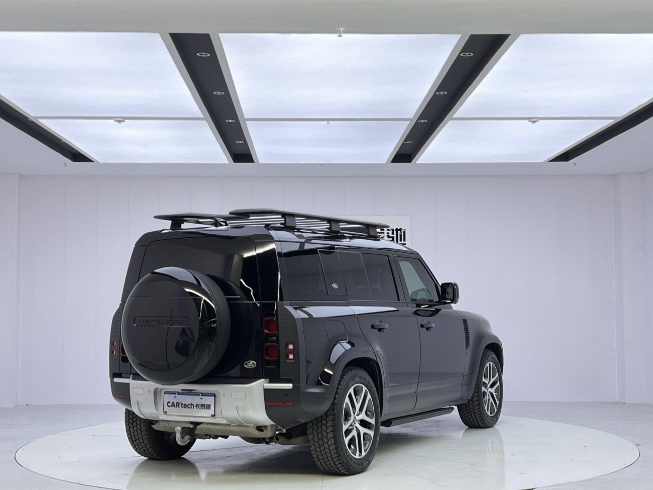 Land Rover Defender 2024