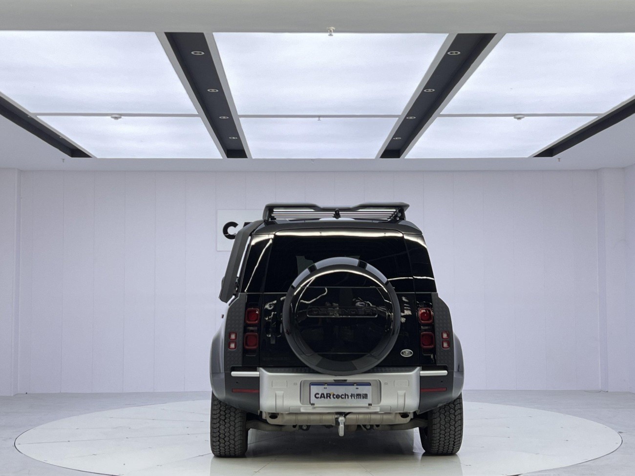 Land Rover Defender 2024