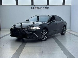 Lexus ES 200 2025