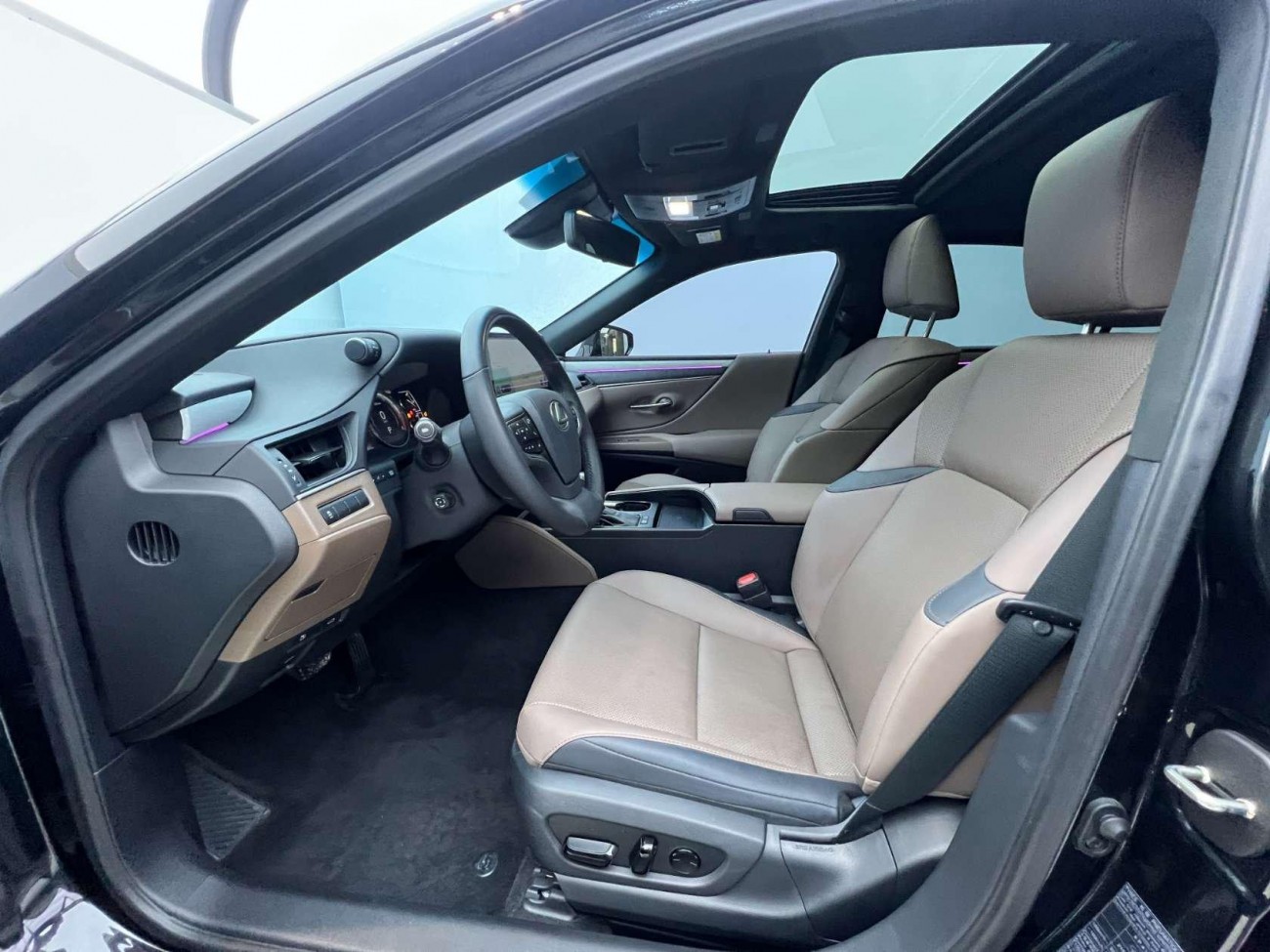 Lexus ES 200 2025