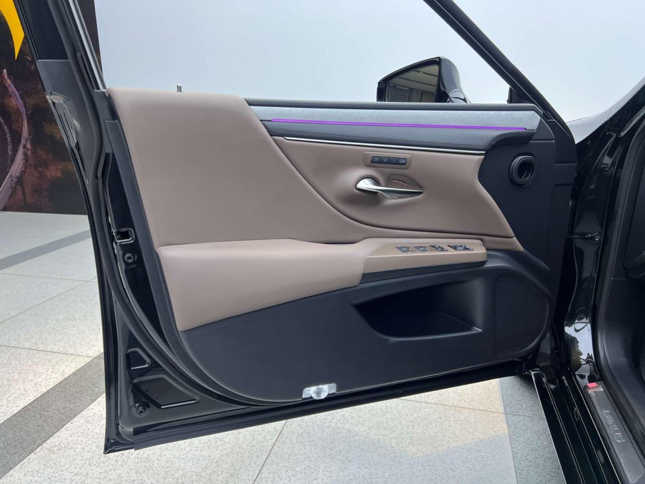 Lexus ES 200 2025