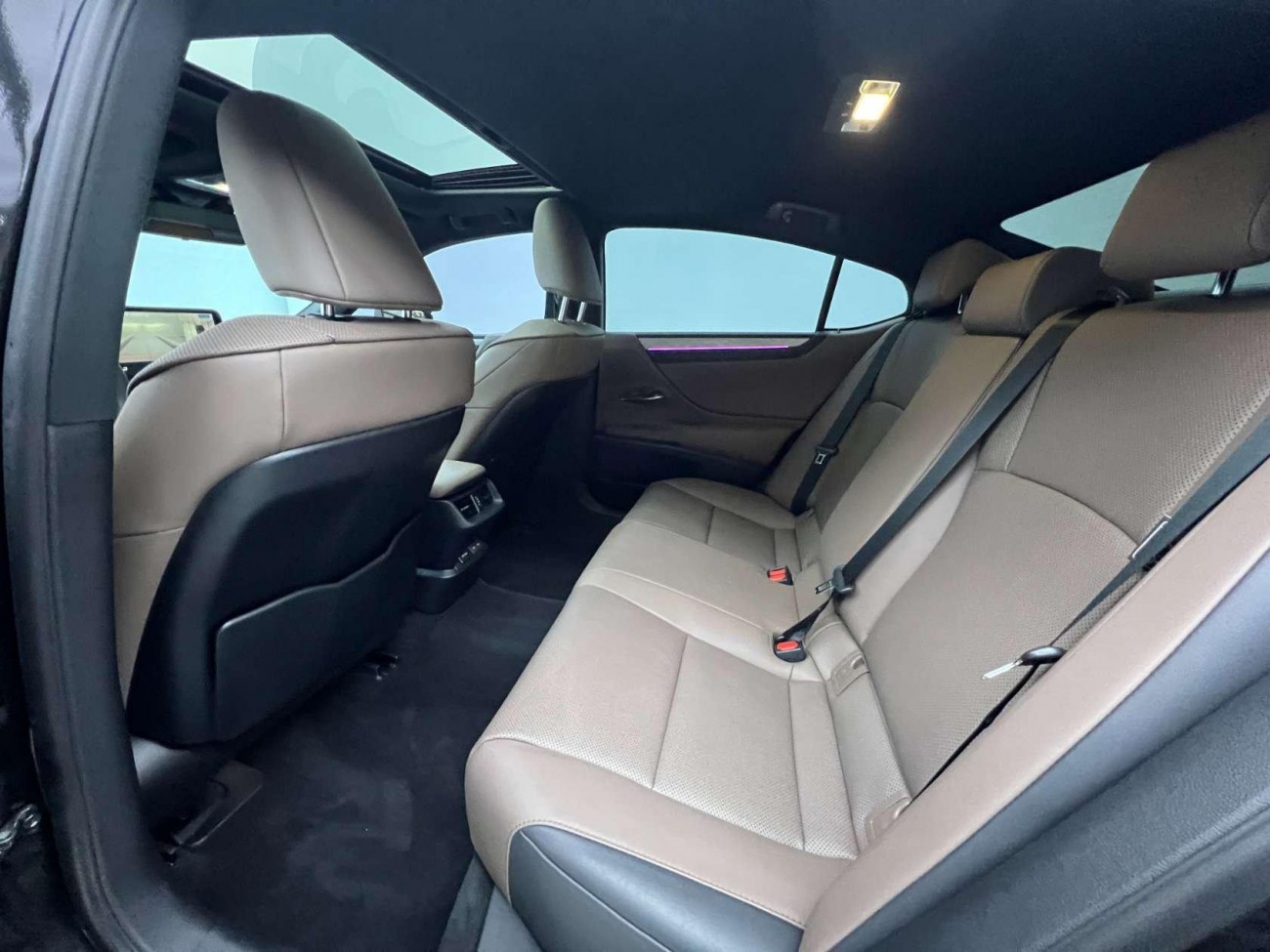 Lexus ES 200 2025