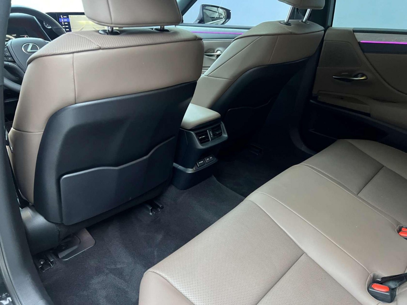 Lexus ES 200 2025