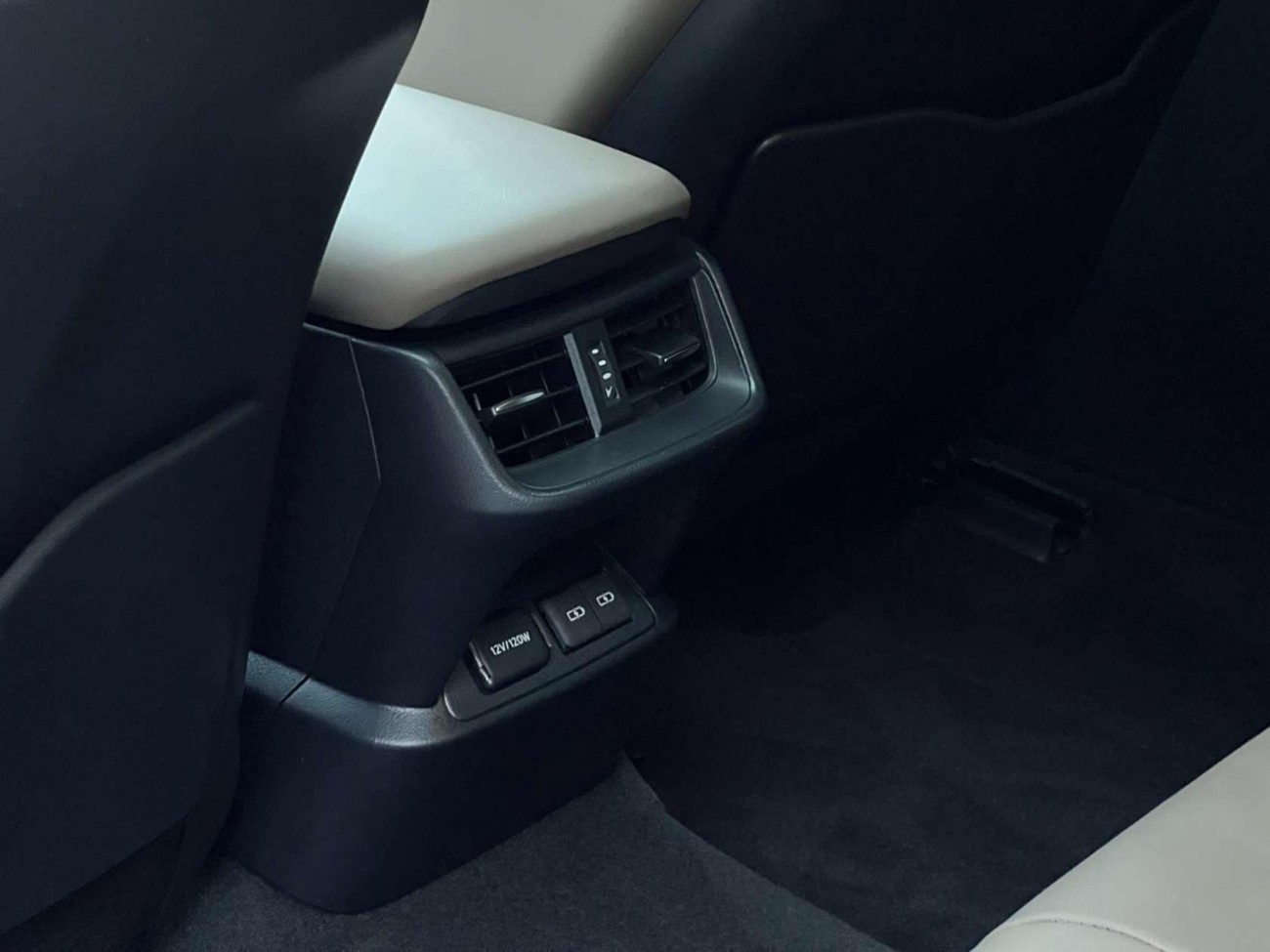 Lexus ES 200 2025