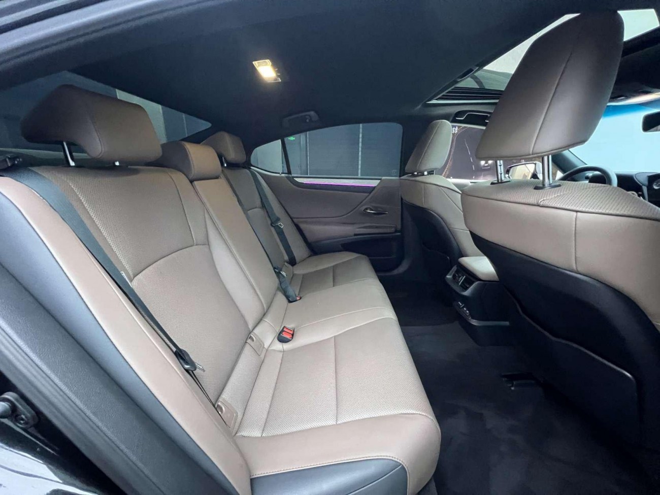 Lexus ES 200 2025
