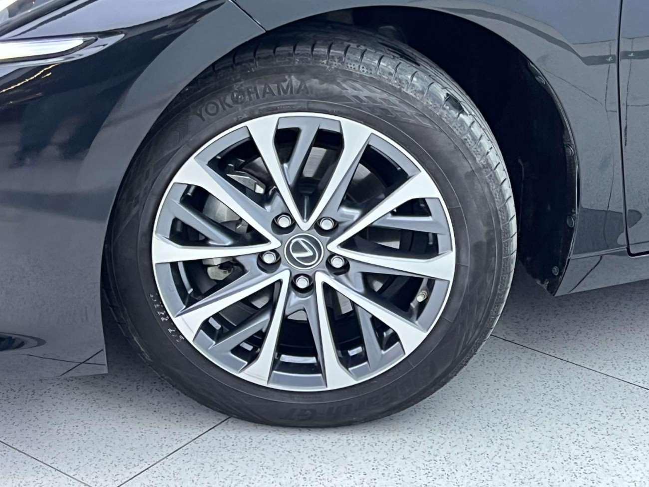 Lexus ES 200 2025