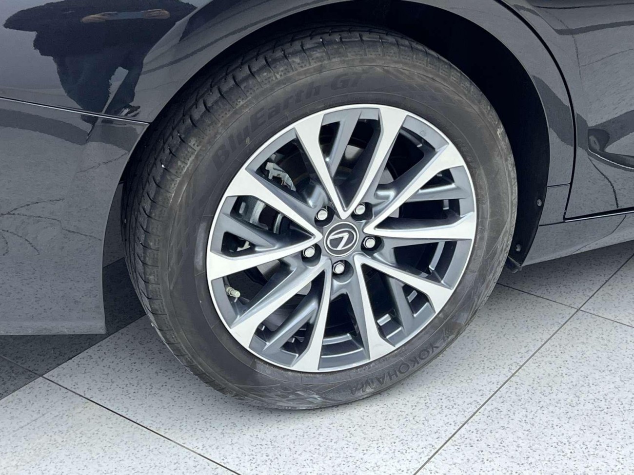 Lexus ES 200 2025
