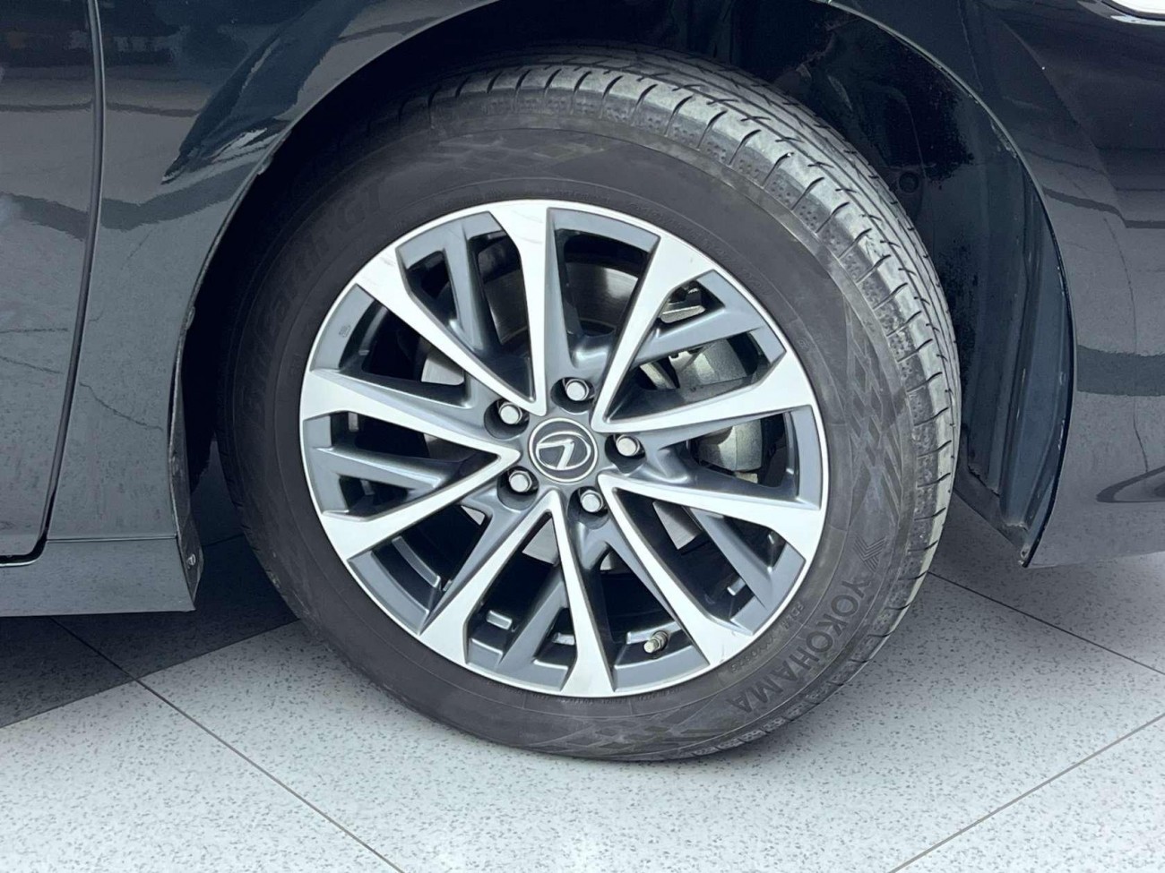 Lexus ES 200 2025