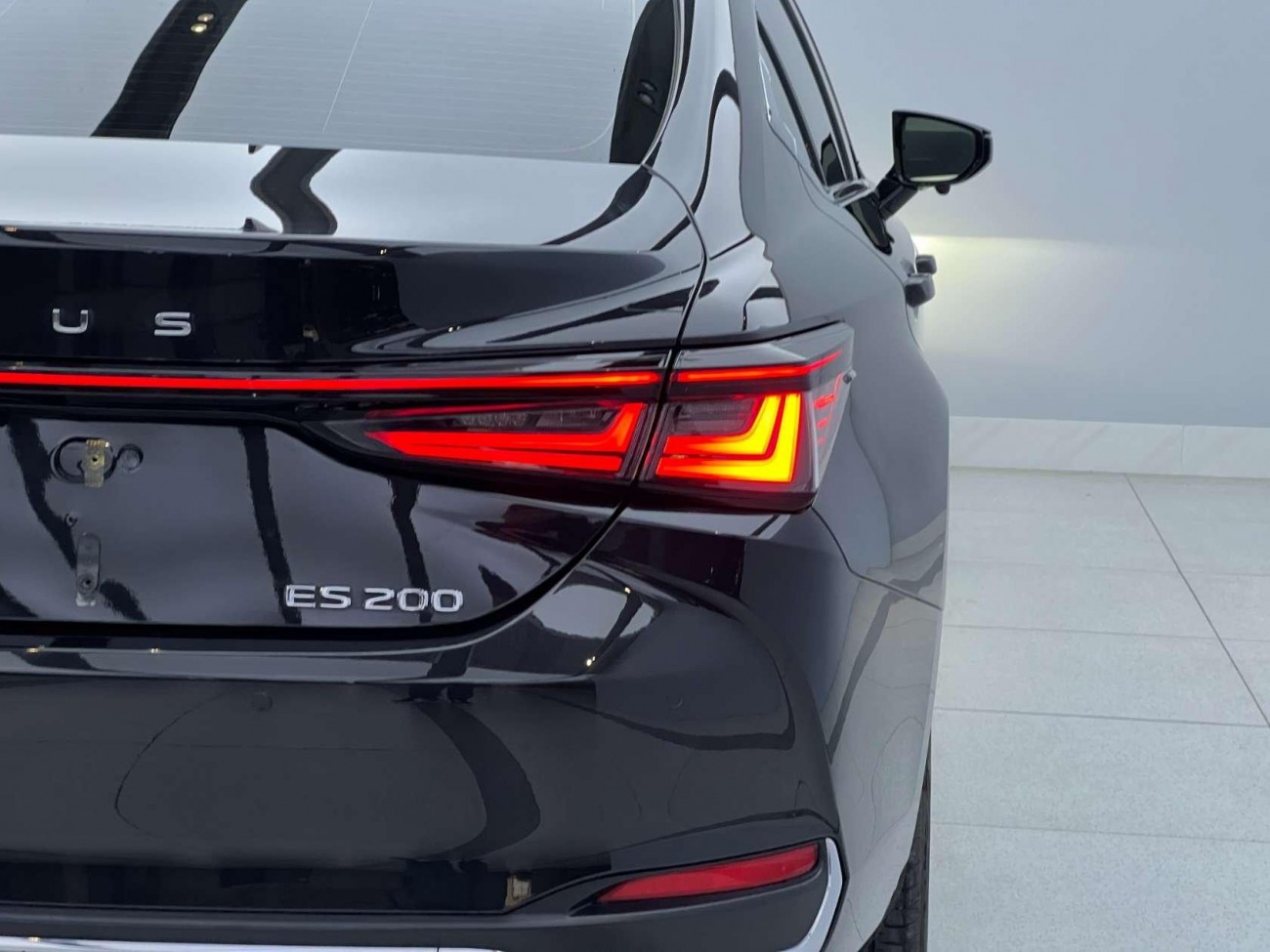 Lexus ES 200 2025