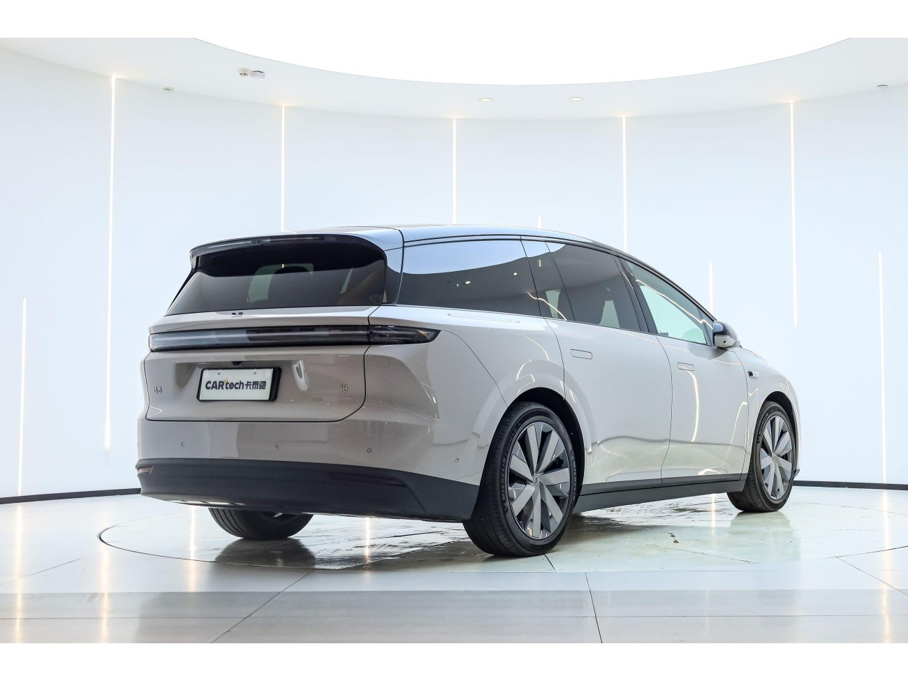 Li Auto i8 2025