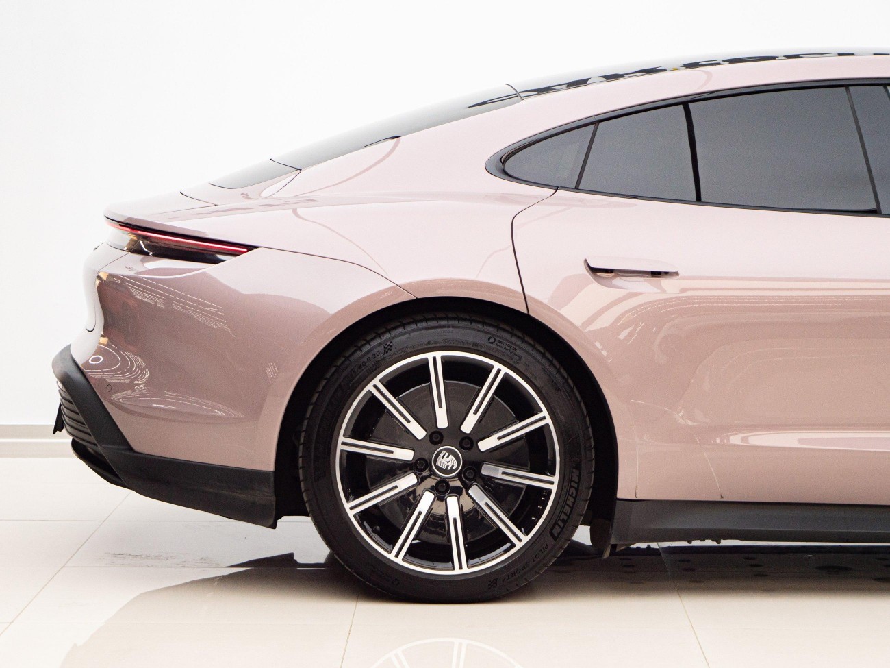 Porsche Taycan 2023