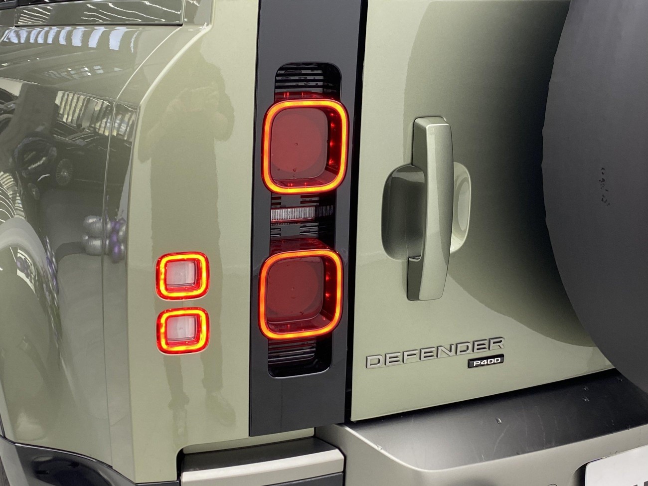 Land Rover Defender 2023