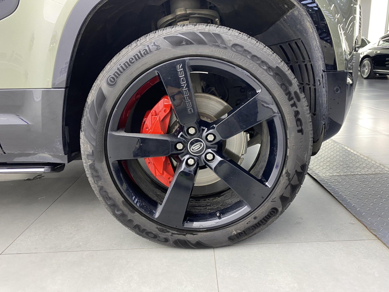 Land Rover Defender 2023