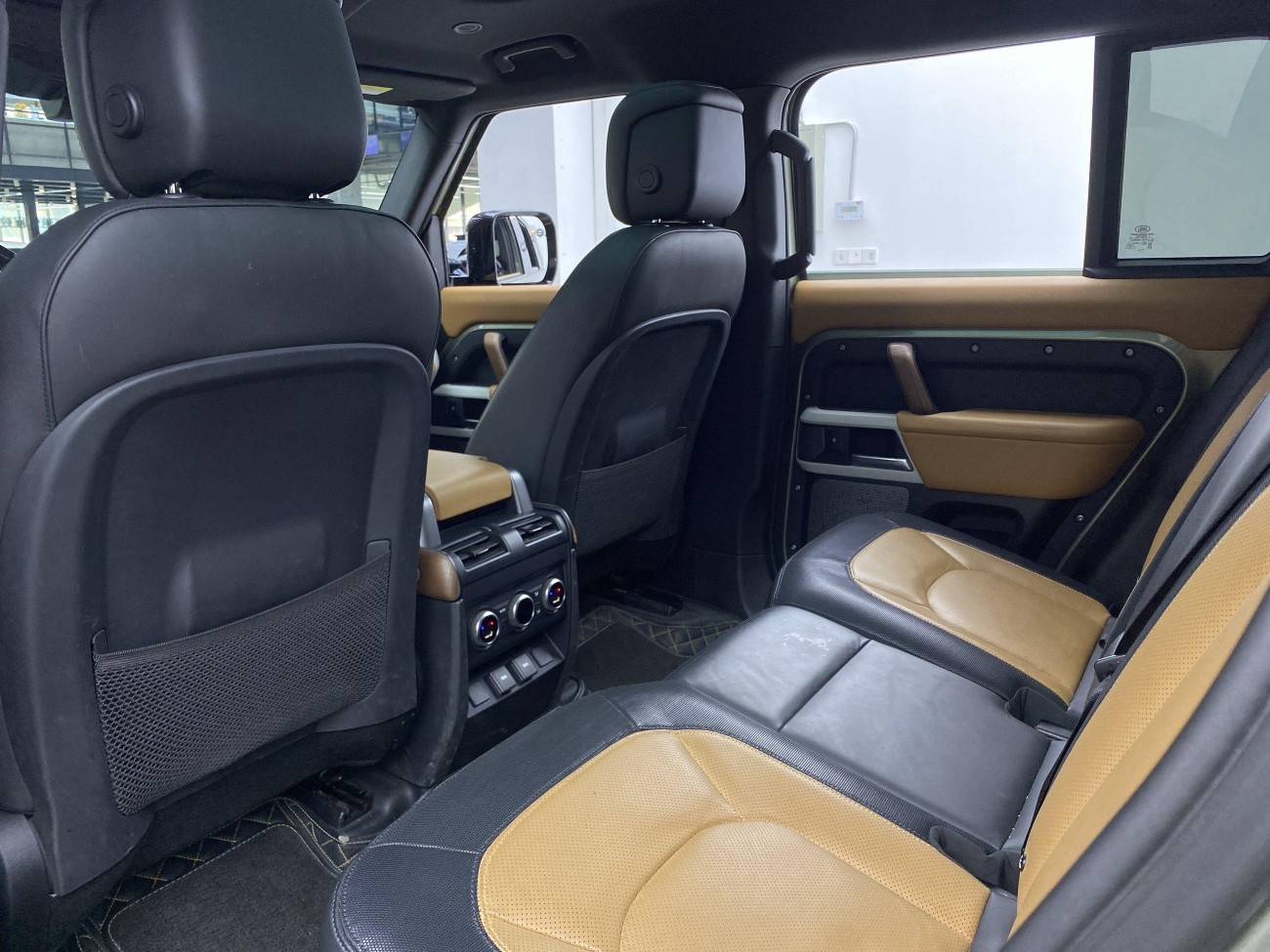 Land Rover Defender 2023