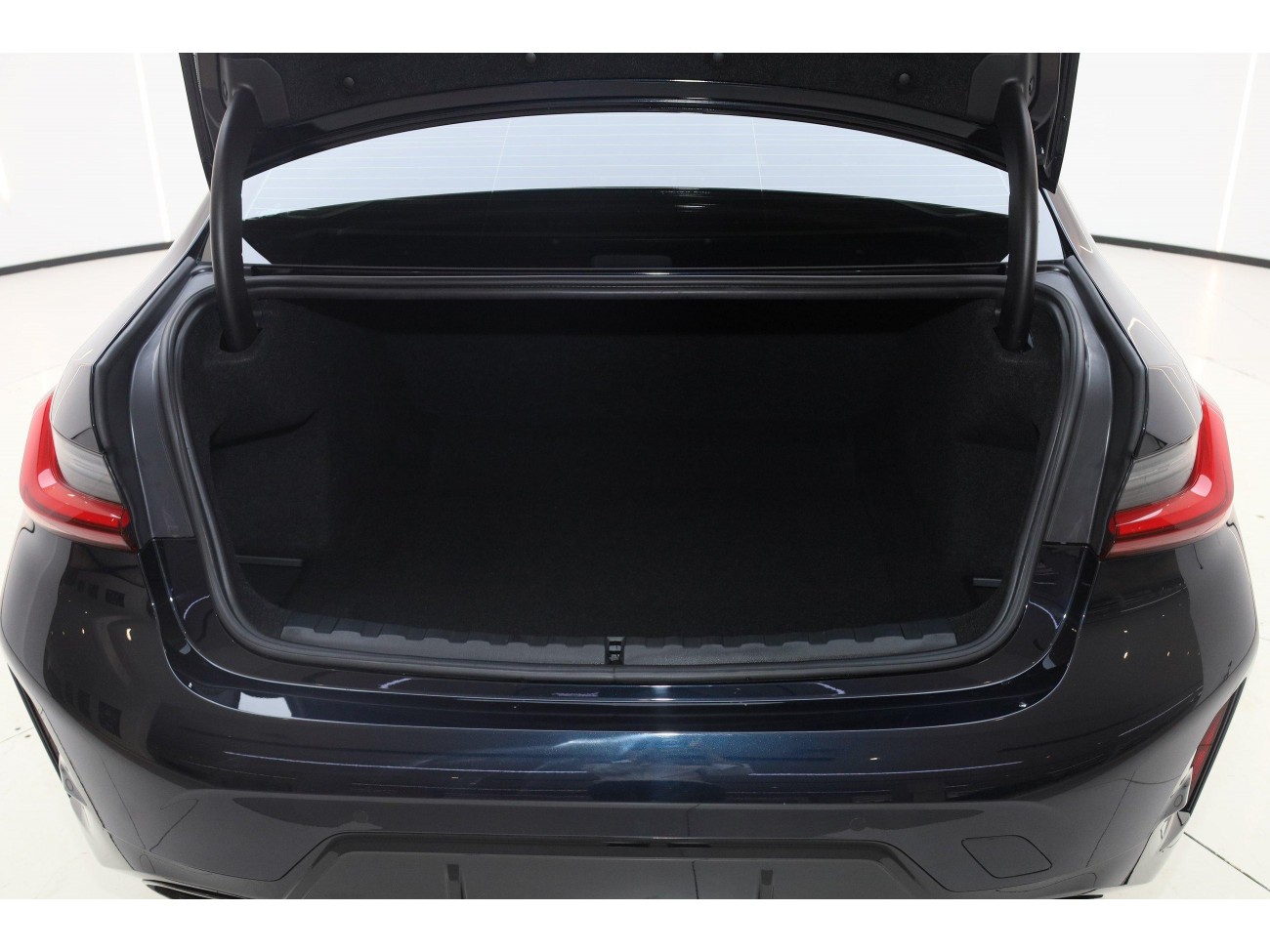 BMW 330Li 2025