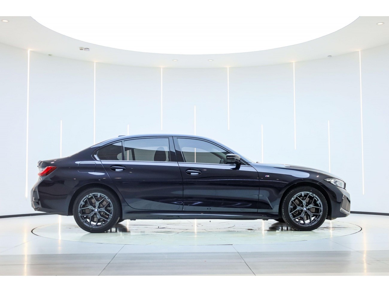BMW 330Li 2025