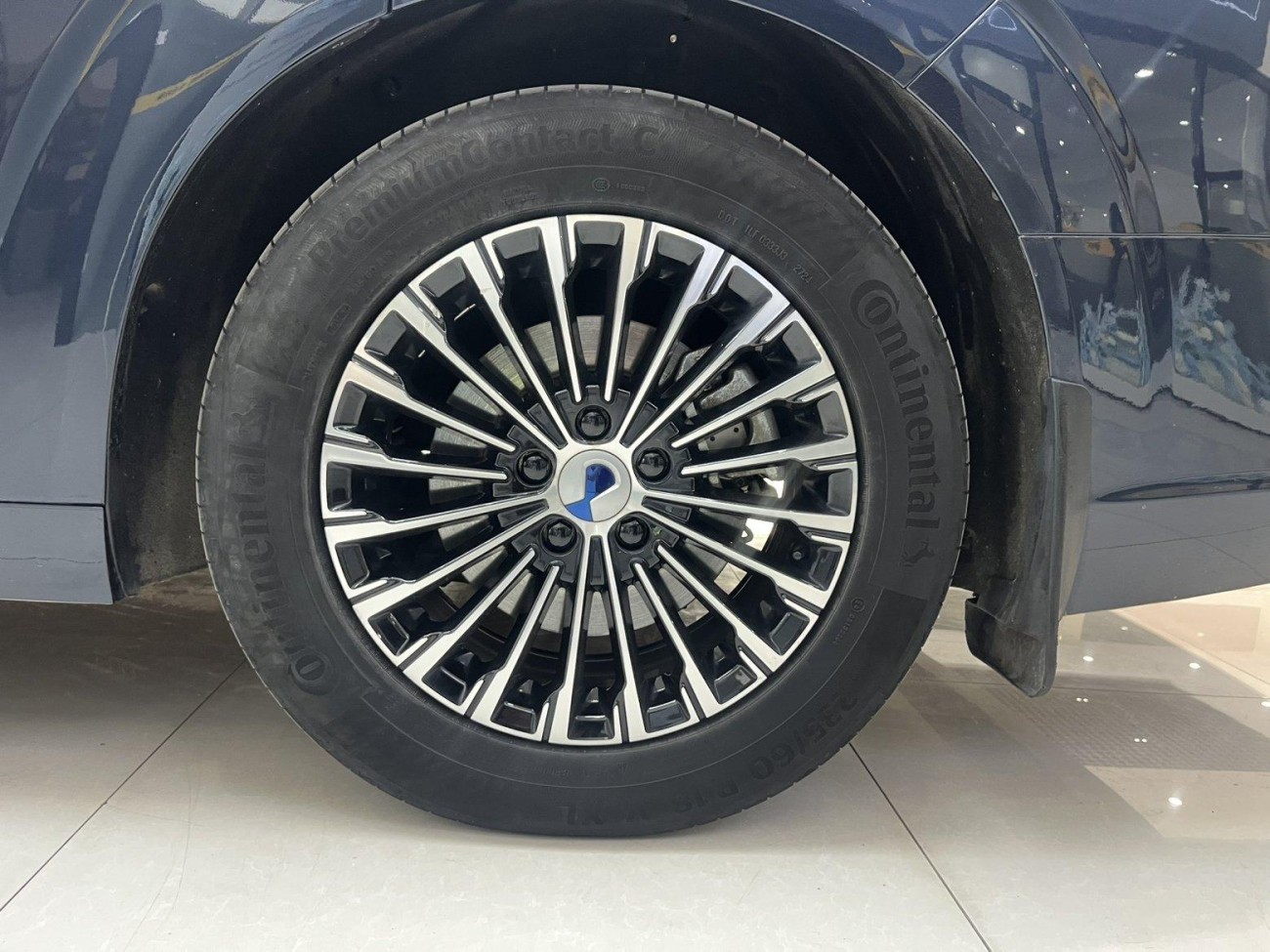 Denza D9 2023