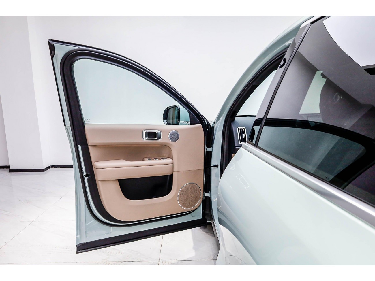 Li Auto L6 2025