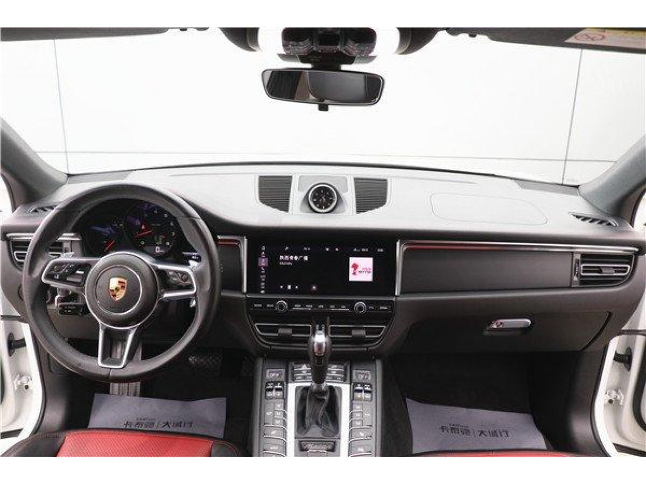 Porsche Macan 2021