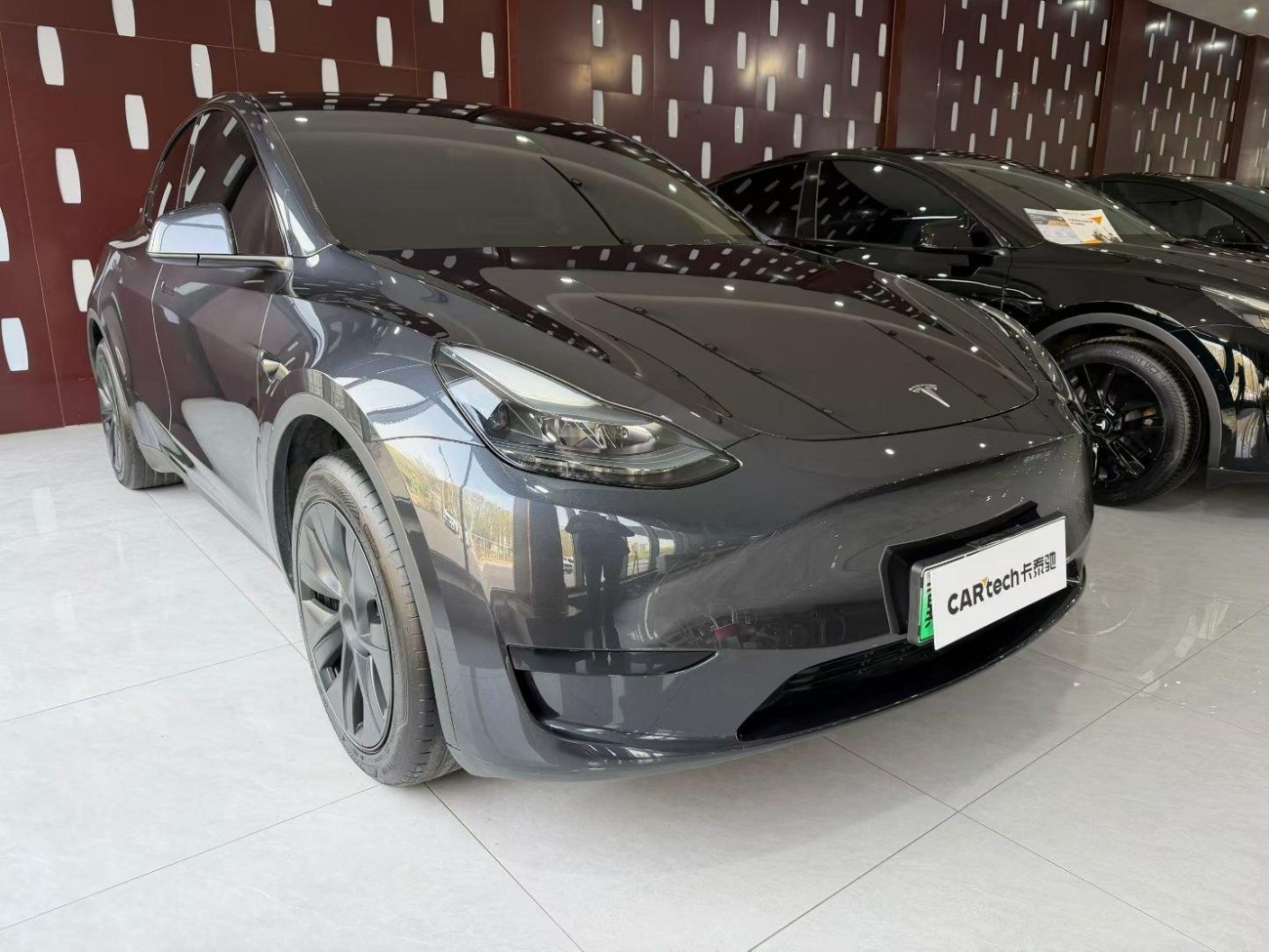 Tesla Model Y 2024