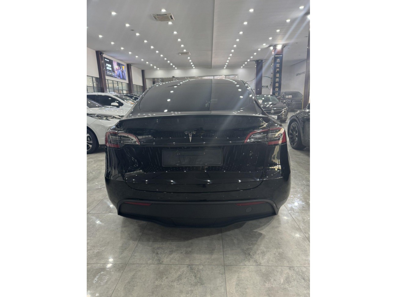 Tesla Model Y 2024