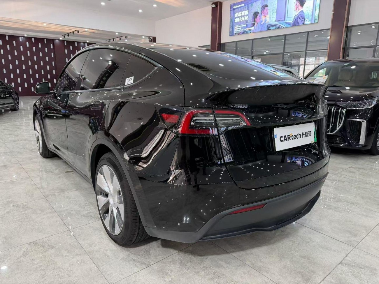 Tesla Model Y 2024