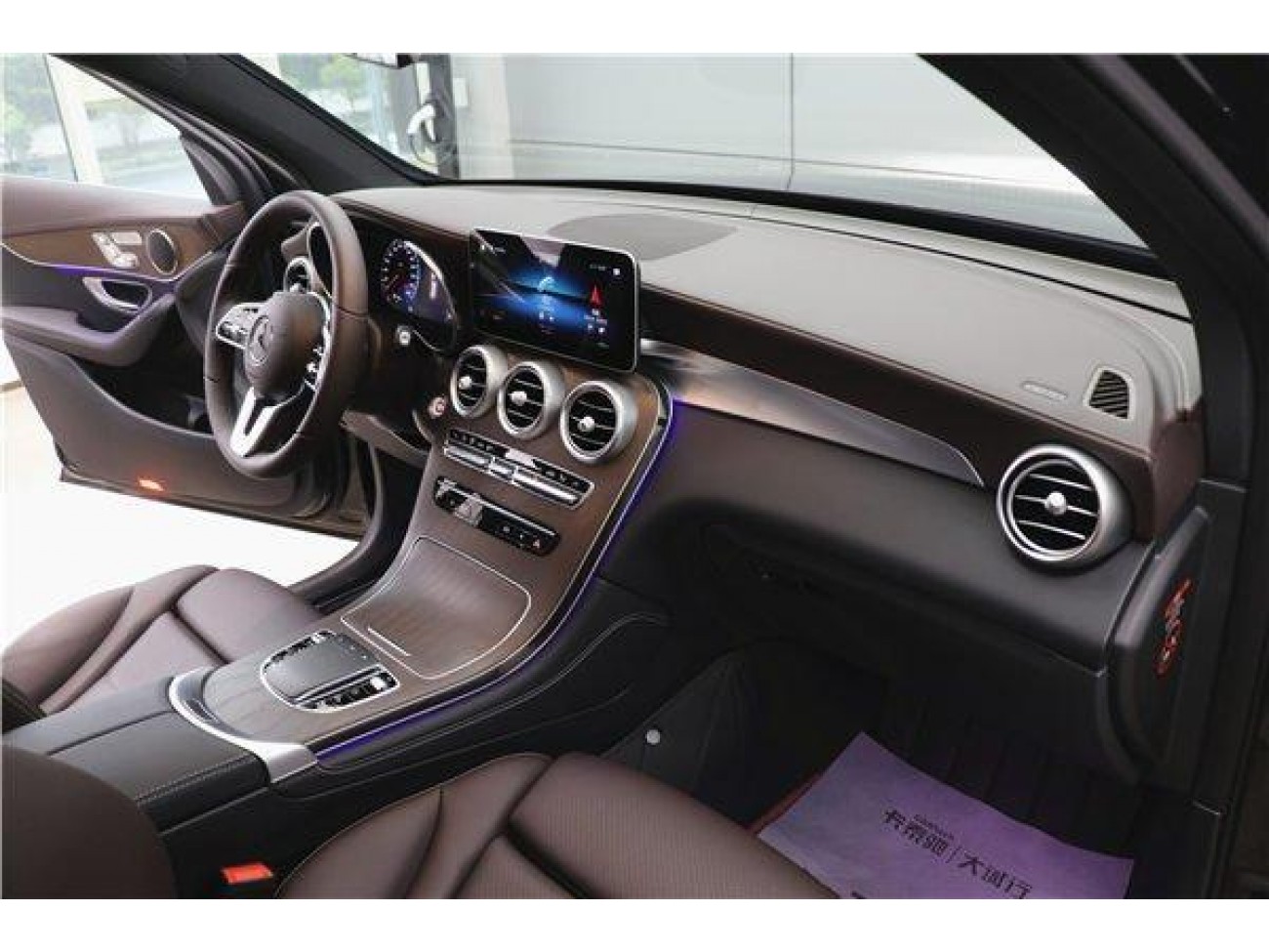 Mercedes-Benz GLC 260 L 2021