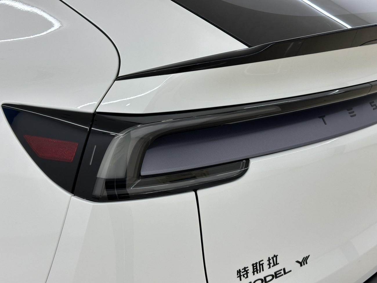 Tesla Model Y 2025