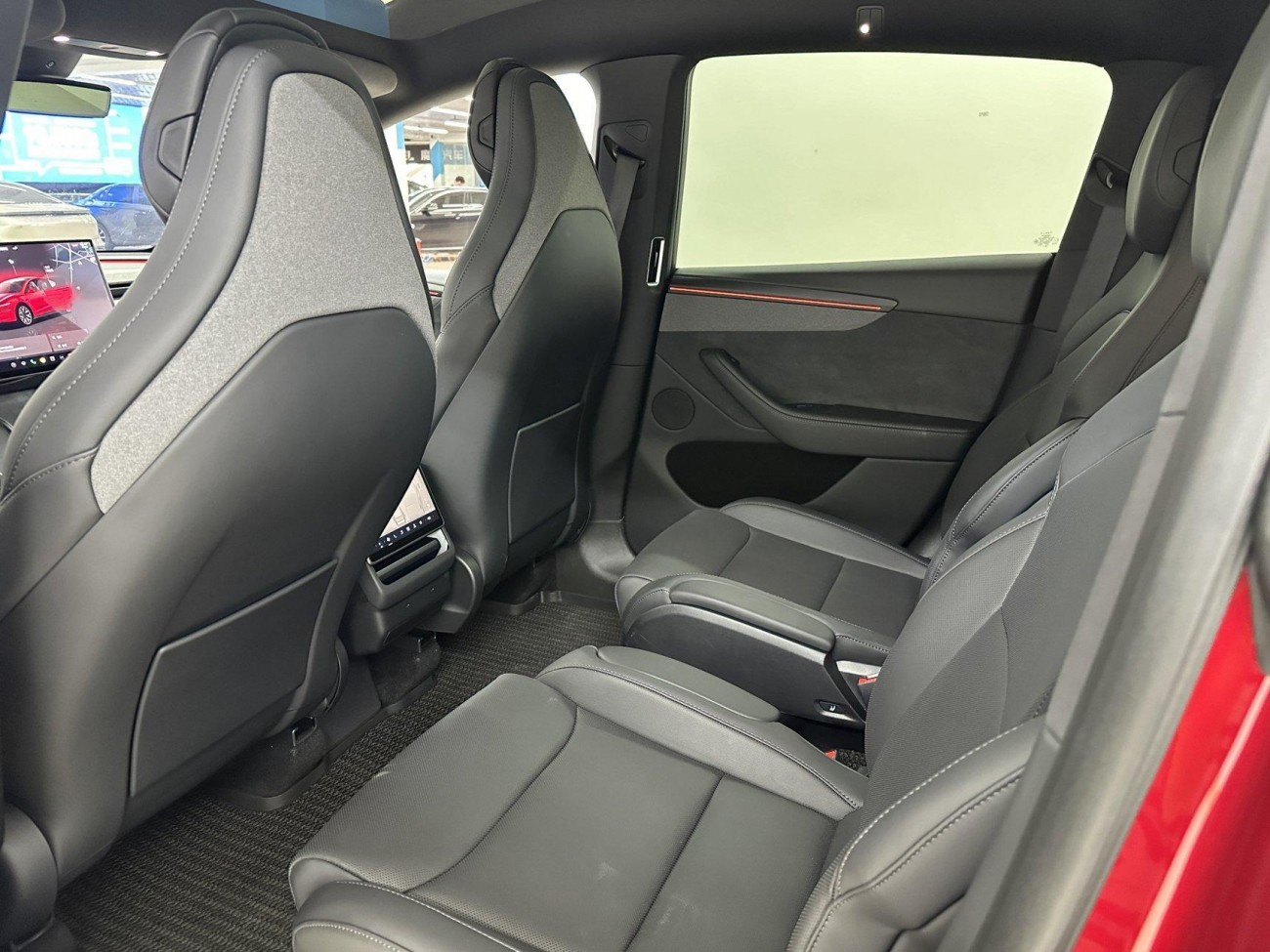 Tesla Model Y 2025